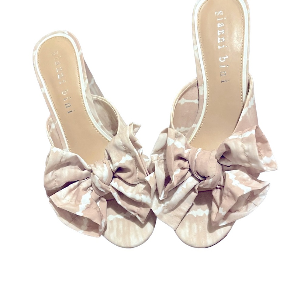 Giannibini Sandals with Modern 4” heel. Never worn! 10M.